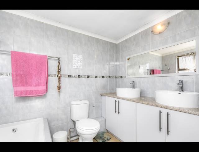 3 BEDROOM HOUSE FOR SALE IN LONEHILL